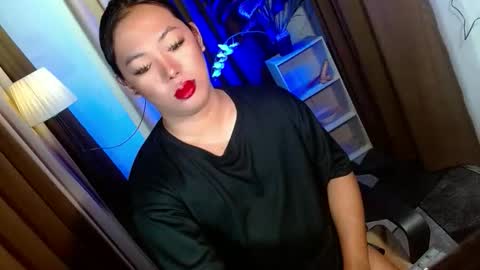 Miss OLIVIA online show from 12/15/25, 07:34