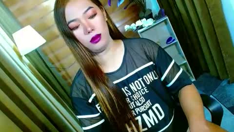 Snapshot of olivia_the_temptress27 chatting on 04/26/26, 08:23 Miss OLIVIA online show from 04/26/26, 08:23