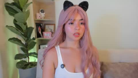 Snapshot of olivia_xd_ chatting on 06/17/26, 05:54 Olivia online show from 06/17/26, 05:54