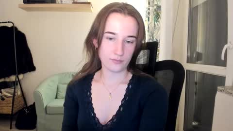 Snapshot of oliviaaa2003 chatting on 05/02/26, 06:35 Oliwiaa2004 online show from 05/02/26, 06:35