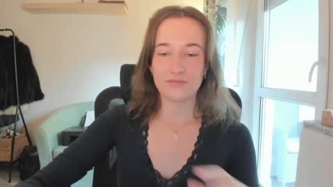 Snapshot of oliviaaa2003 chatting on 07/03/26, 09:05 Oliwiaa2004 online show from 07/03/26, 09:05