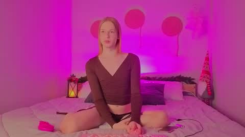 oliviaapink online show from 12/05/25, 05:20