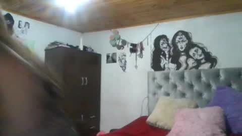 oliviabluee10 online show from 01/25/25, 01:43