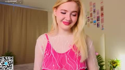 Olivia online show from 11/08/25, 02:12