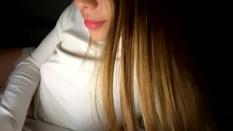 Snapshot of oliviacameron chatting on 06/11/26, 01:16 OLIV online show from 06/11/26, 01:16