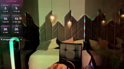 Snapshot of oliviaglow chatting on 02/12/26, 06:19 Isabella online show from 02/12/26, 06:19