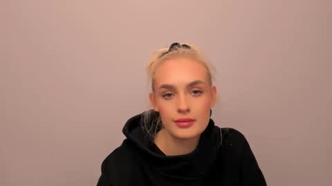 oliviaBeauty online show from 02/12/26, 02:45