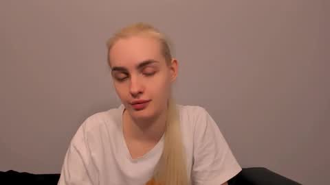 oliviaBeauty online show from 03/23/26, 01:15