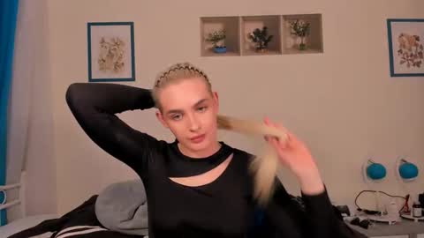 oliviaBeauty online show from 04/15/26, 07:58