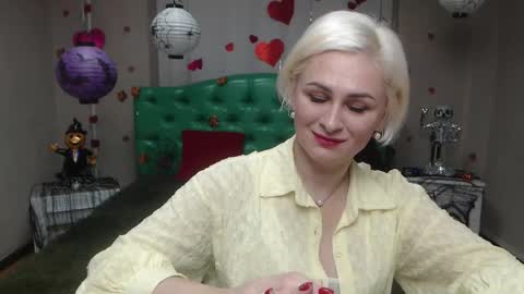 OliviaHorst online show from 10/29/25, 06:59