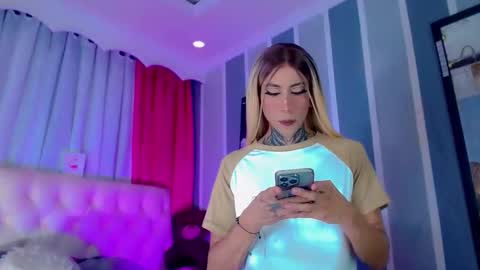 Snapshot of oliviahot01 chatting on 04/25/26, 01:41 oliviahot01 online show from 04/25/26, 01:41