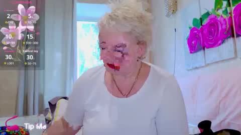 oliviaparadise online show from 05/20/26, 12:00