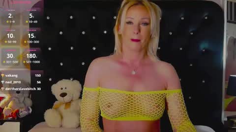Snapshot of oliviashaw22 chatting on 05/19/26, 01:56 Olivia online show from 05/19/26, 01:56