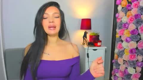 OliviaWomen online show from 11/15/25, 06:44