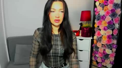 OliviaWomen online show from 11/23/25, 07:19