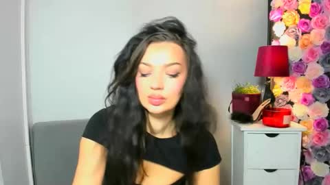 OliviaWomen online show from 11/27/25, 07:43