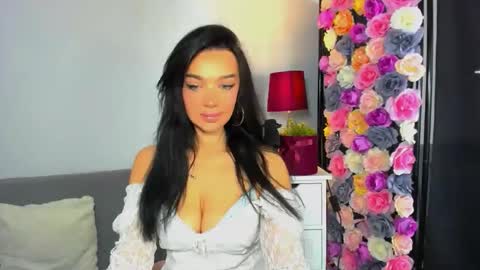 OliviaWomen online show from 12/17/25, 07:25