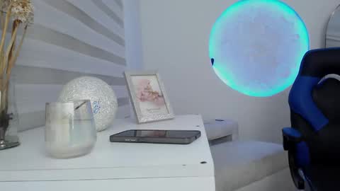 oliviia_cute online show from 10/23/25, 05:07