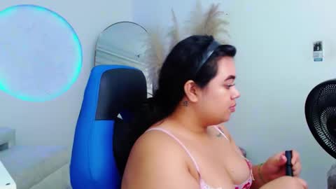 oliviia_cute online show from 10/25/25, 05:37