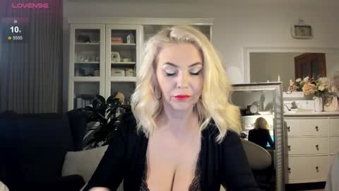 ollalla7 online show from 01/18/26, 08:23