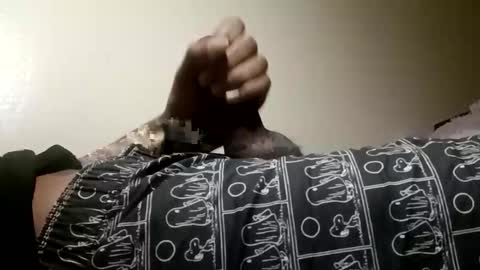 Snapshot of olliebennit chatting on 10/21/25, 05:57 Ollie online show from 10/21/25, 05:57