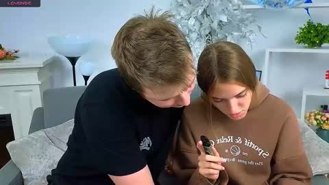 Olli and Stiw online show from 12/05/25, 08:34