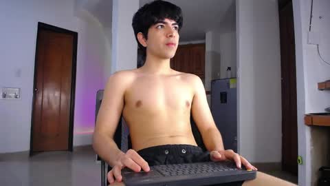 olliver_twink online show from 04/06/26, 12:52
