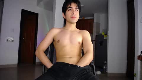 olliver_twink online show from 04/12/26, 12:59