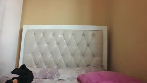 olwami4 online show from 02/25/26, 07:40