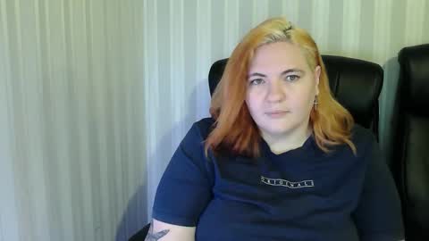 Snapshot of olyaandnetty chatting on 12/18/25, 06:58 OlyaAndNetty online show from 12/18/25, 06:58