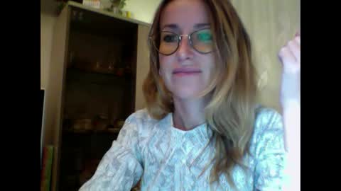 olyra11 online show from 10/04/25, 07:01