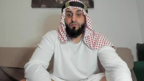 Snapshot of omar_xoxo chatting on 04/22/26, 08:39 Omar online show from 04/22/26, 08:39