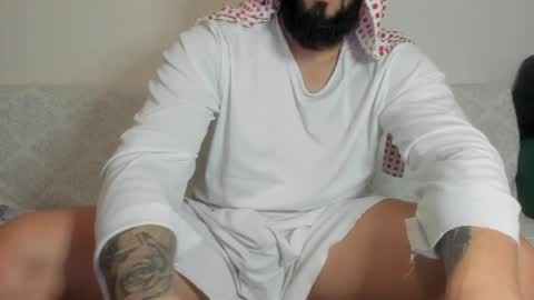 Snapshot of omar_xoxo chatting on 05/25/26, 06:41 Omar online show from 05/25/26, 06:41