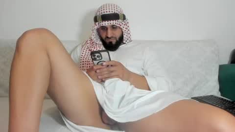Snapshot of omar_xoxo chatting on 07/17/26, 08:35 Omar online show from 07/17/26, 08:35