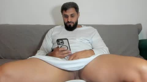 Snapshot of omar_xoxo chatting on 07/26/26, 07:43 Omar online show from 07/26/26, 07:43