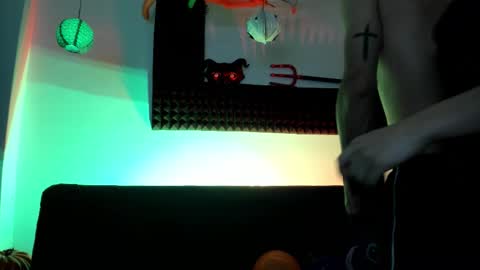 Violette online show from 10/22/25, 10:09