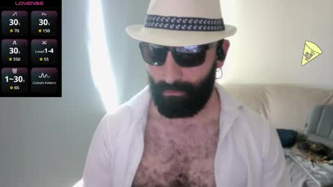 Snapshot of ona_nisme chatting on 05/25/26, 04:02 ona nisme online show from 05/25/26, 04:02