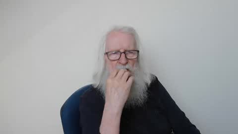 Snapshot of onanister chatting on 05/16/26, 06:43 Somewhere over the rainbow online show from 05/16/26, 06:43
