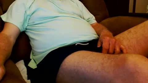 Snapshot of onehanglow chatting on 05/09/26, 01:11 Butch online show from 05/09/26, 01:11