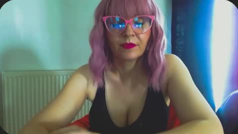 Snapshot of onemoreblonde chatting on 06/24/26, 10:25 Nicol online show from 06/24/26, 10:25