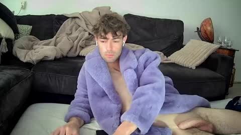 onesieboyx online show from 05/05/26, 09:28