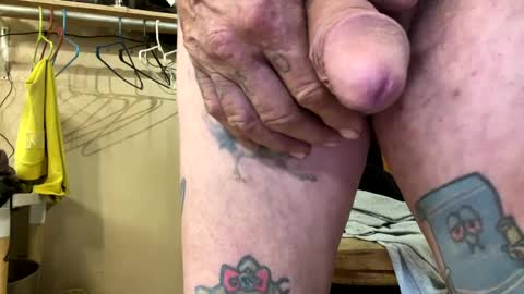 Snapshot of onesmallweenie chatting on 02/21/25, 03:56 onesmallweenie online show from 02/21/25, 03:56