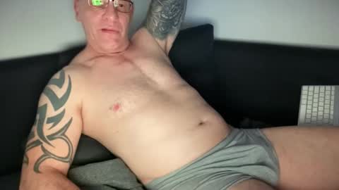 Snapshot of onkel90 chatting on 05/30/26, 08:06 onkel90 online show from 05/30/26, 08:06