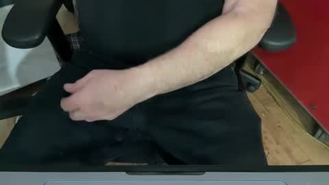 Snapshot of onlocationnyc chatting on 01/16/25, 11:59 onlocationnyc online show from 01/16/25, 11:59