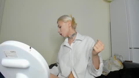 Snapshot of only_iva21 chatting on 11/11/25, 02:28 Iva online show from 11/11/25, 02:28