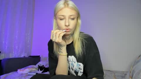 Snapshot of only_iva21 chatting on 11/30/25, 12:42 Iva online show from 11/30/25, 12:42