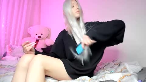 Snapshot of only_iva21 chatting on 12/15/25, 12:20 Iva online show from 12/15/25, 12:20