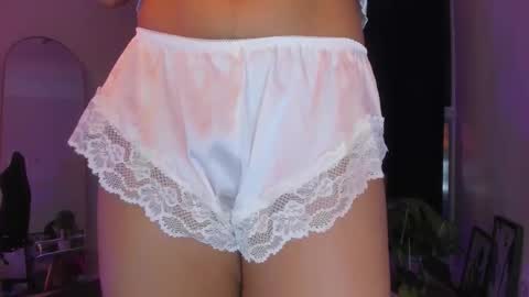 misssaray official online show from 11/19/25, 12:10