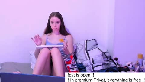Snapshot of only_sarah1 chatting on 10/21/25, 11:27 only_sarah1 online show from 10/21/25, 11:27