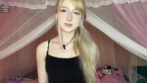 Snapshot of onlyeva1 chatting on 05/24/26, 08:52 Eva online show from 05/24/26, 08:52